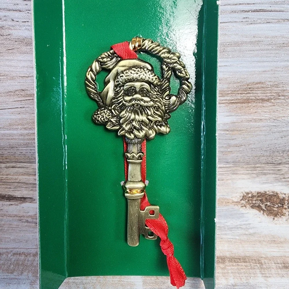 GANZ key santa